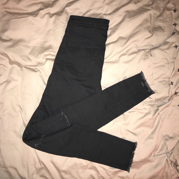 Zara Denim - Zara Ripped knee Jeans NWOT！